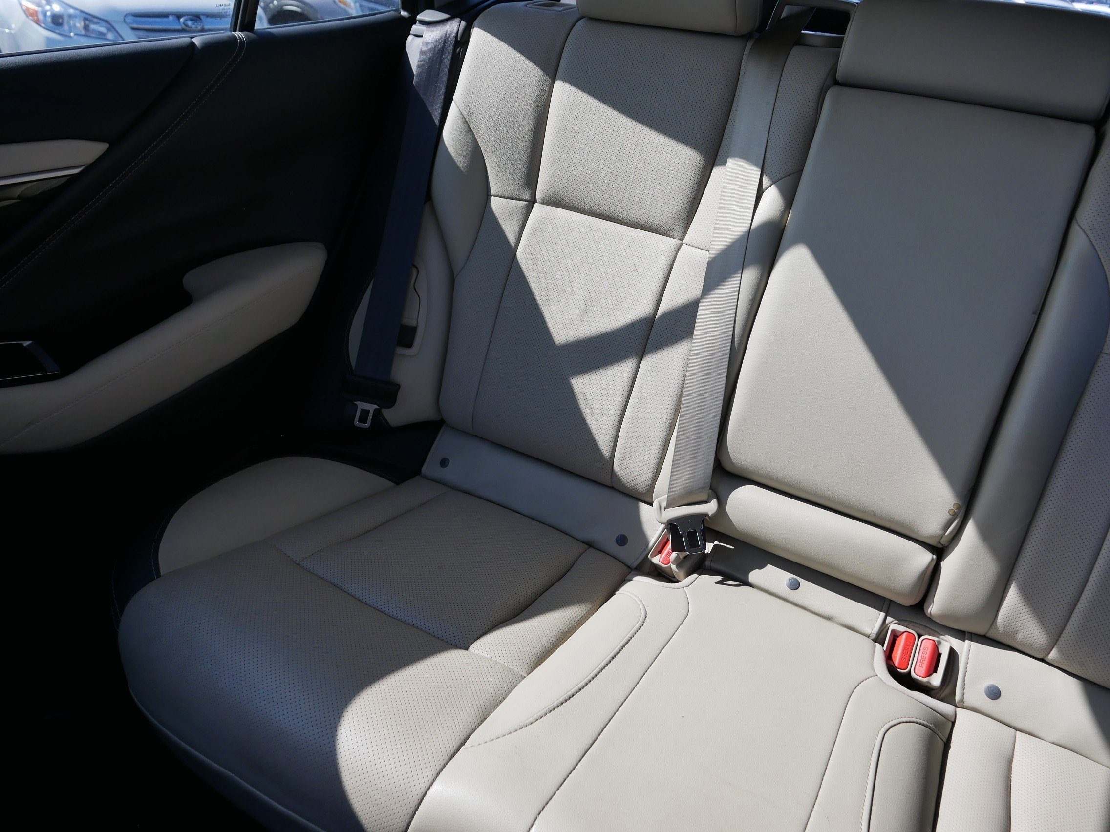 Used 2021 Crystal White Pearl Subaru Limited image 12