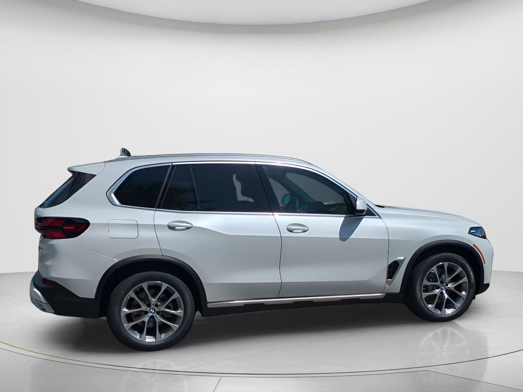 New 2026 Mineral White Metallic BMW xDrive40i image 3