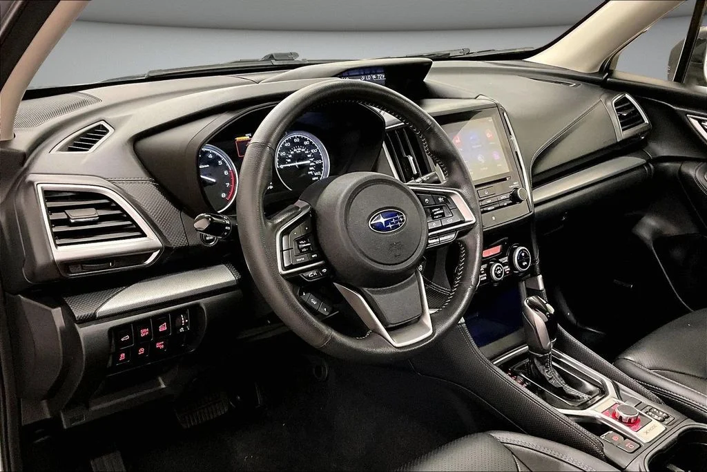 Used 2021 Silver Subaru Limited image 17