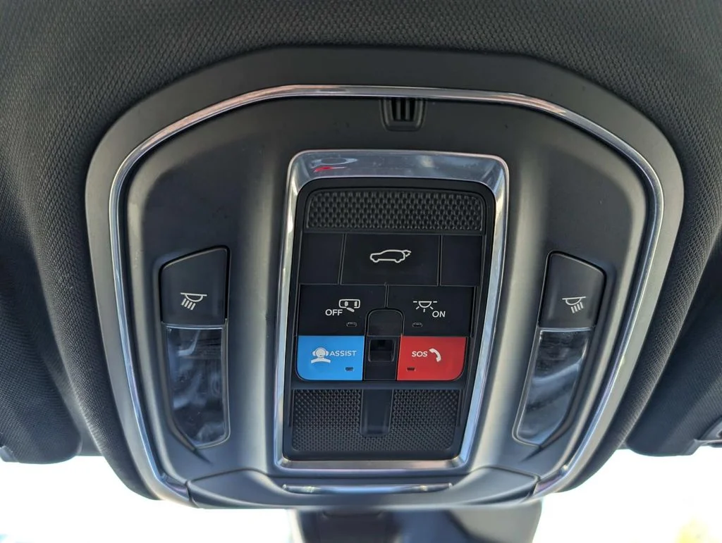 Used 2025 Silver Jeep Altitude image 26