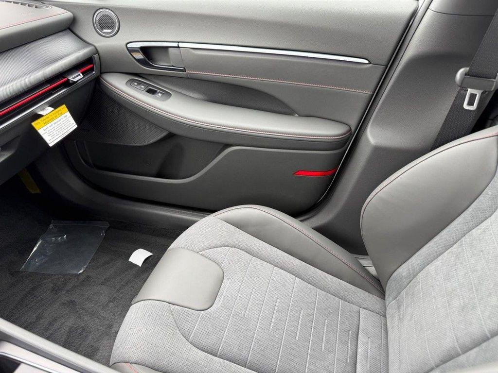 2025 Hyundai Sonata N Line - Photo 17