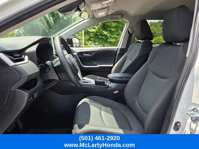 2024 Toyota RAV4 XLE - Photo 9