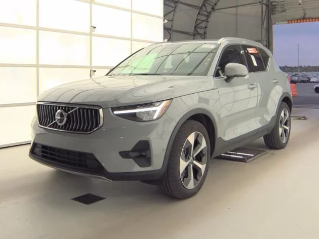 2025 Volvo XC40 B5 Plus Bright AWD's photo