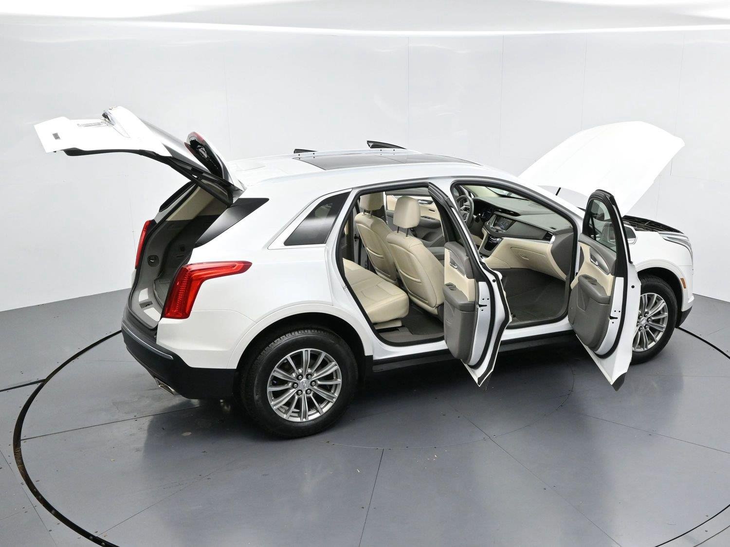 Used 2017 CRYSTAL WHITE TRICOAT Cadillac Luxury FWD image 46