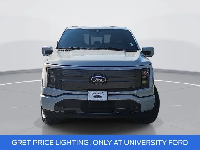 Used 2023 White Ford Lariat image 8