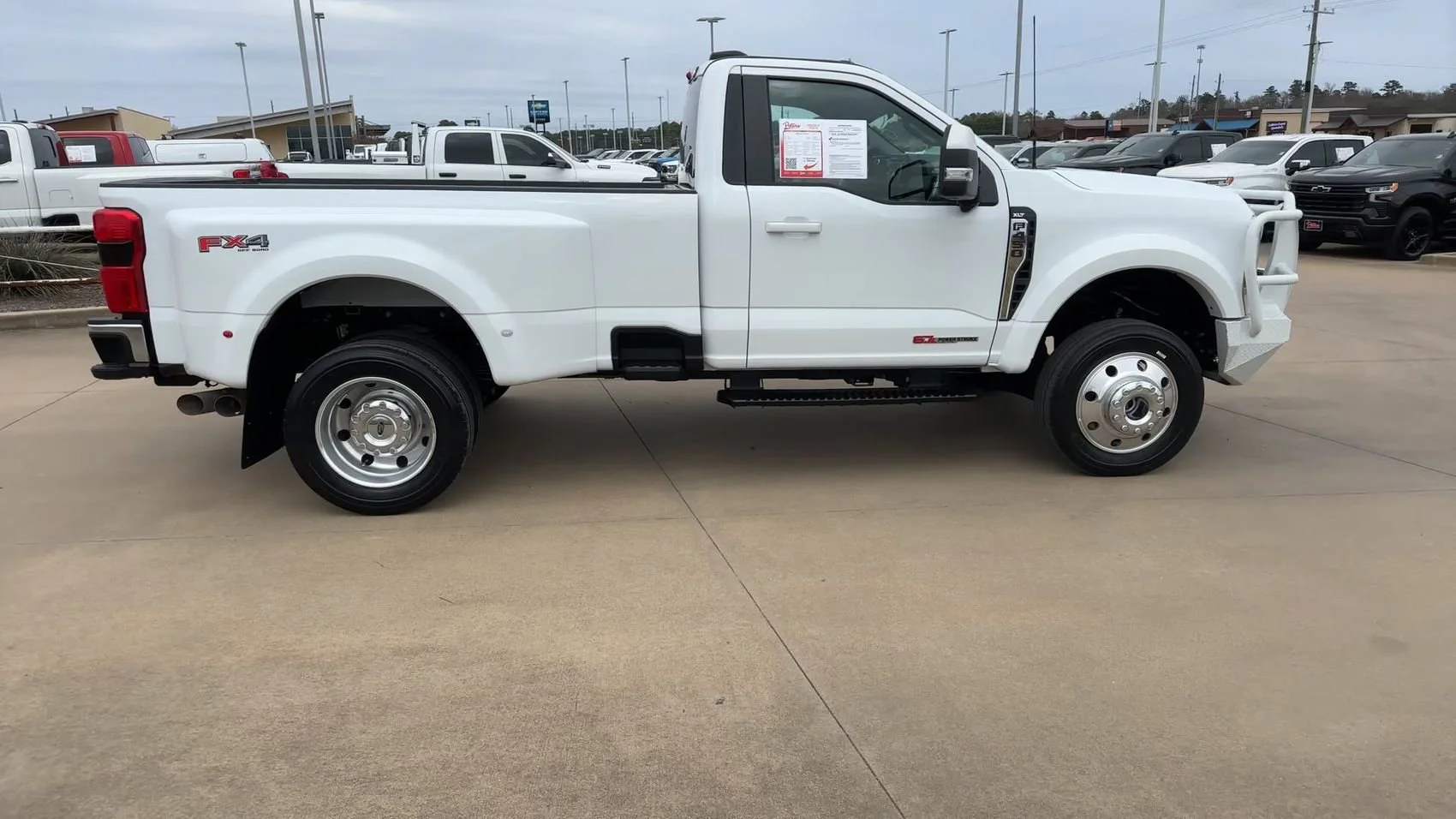 Used 2025 Oxford White Ford XLT image 9