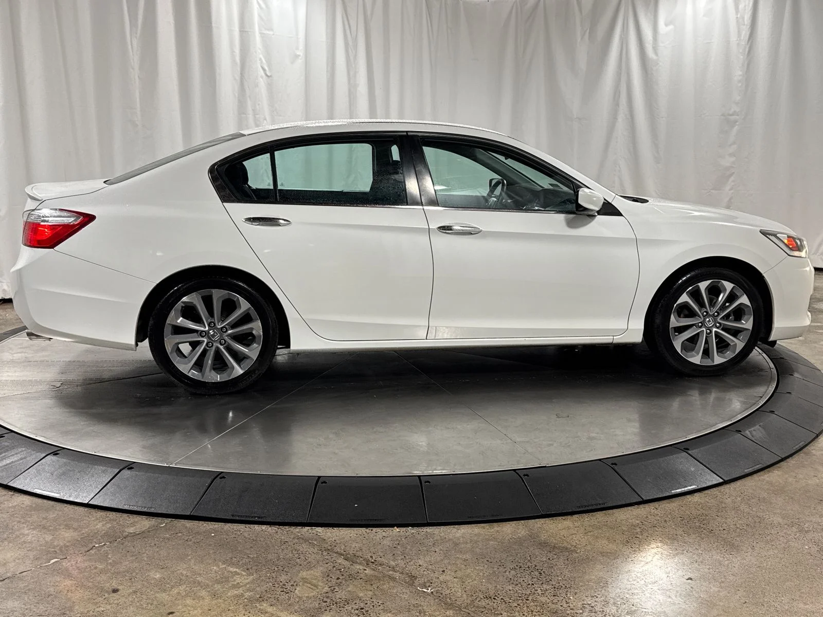 Used 2015 White Honda Sport image 6