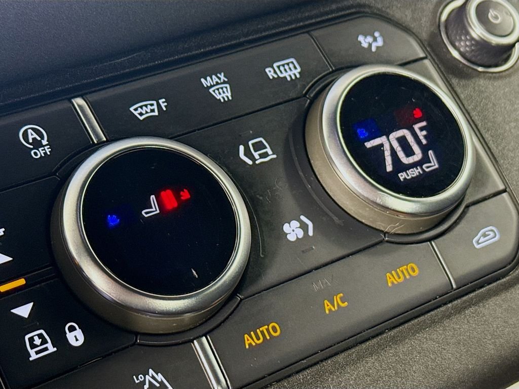 Certified Used 2022 Black Land Rover X-Dynamic SE image 22