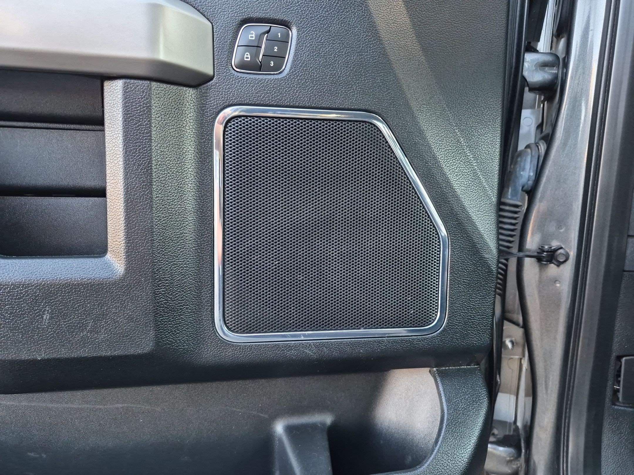 Used 2018 Magnetic Ford LARIAT image 13