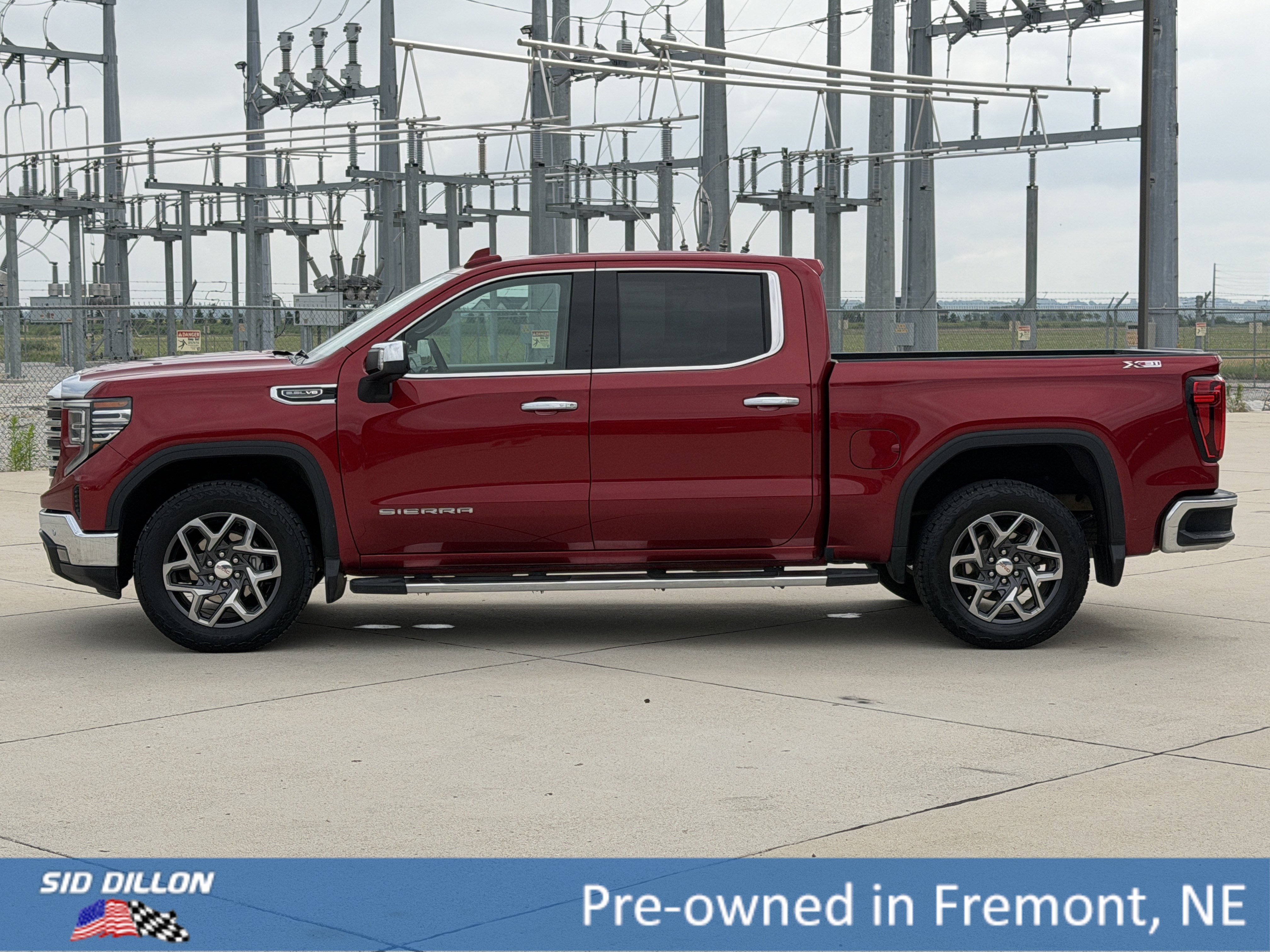 Used 2025 Volcanic Red Tintcoat GMC SLT image 7