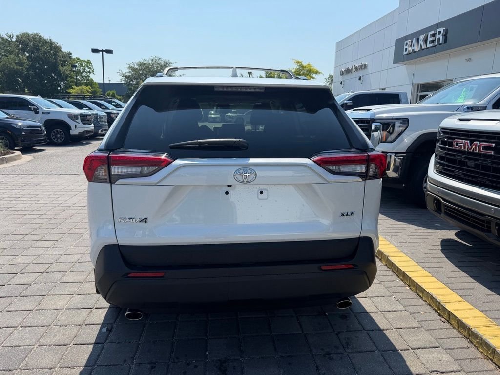 Used 2025 Pearl Toyota XLE Premium image 7