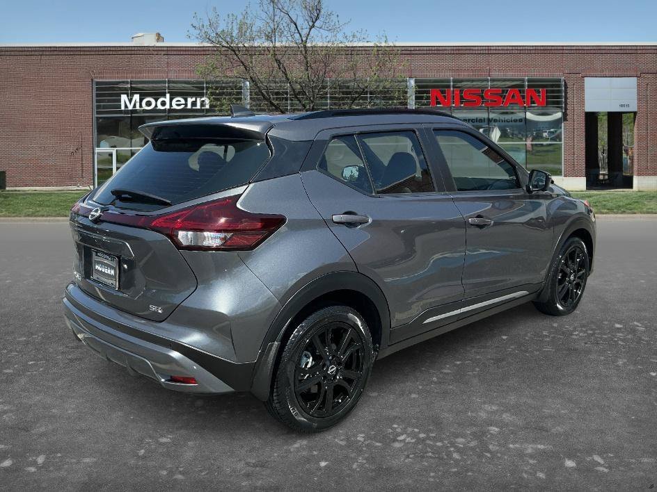 Used 2022 Gun Metallic Nissan SR image 4