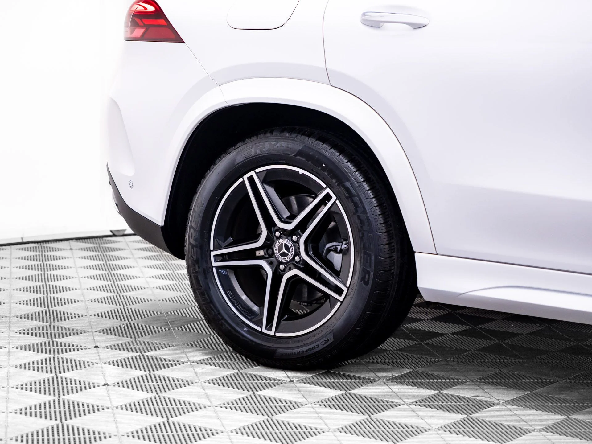 New 2026 White Mercedes-Benz GLE 350 image 36