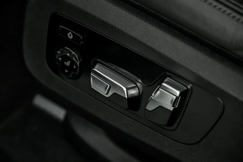 Used 2022  BMW M50i image 22