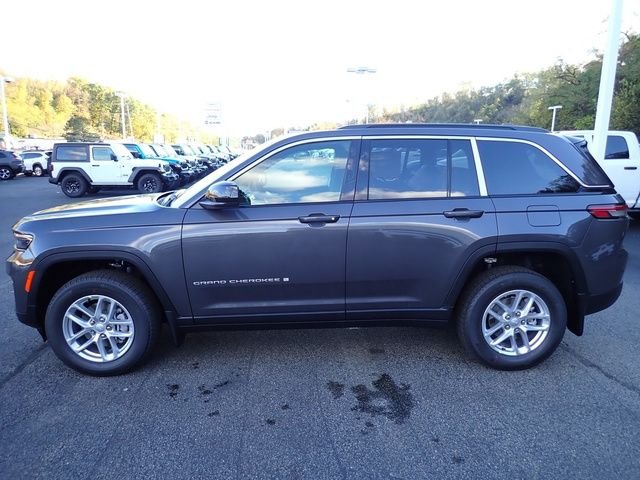 New 2025 Baltic Gray Metallic Clear-Coat Exterior Paint Jeep Laredo X image 2