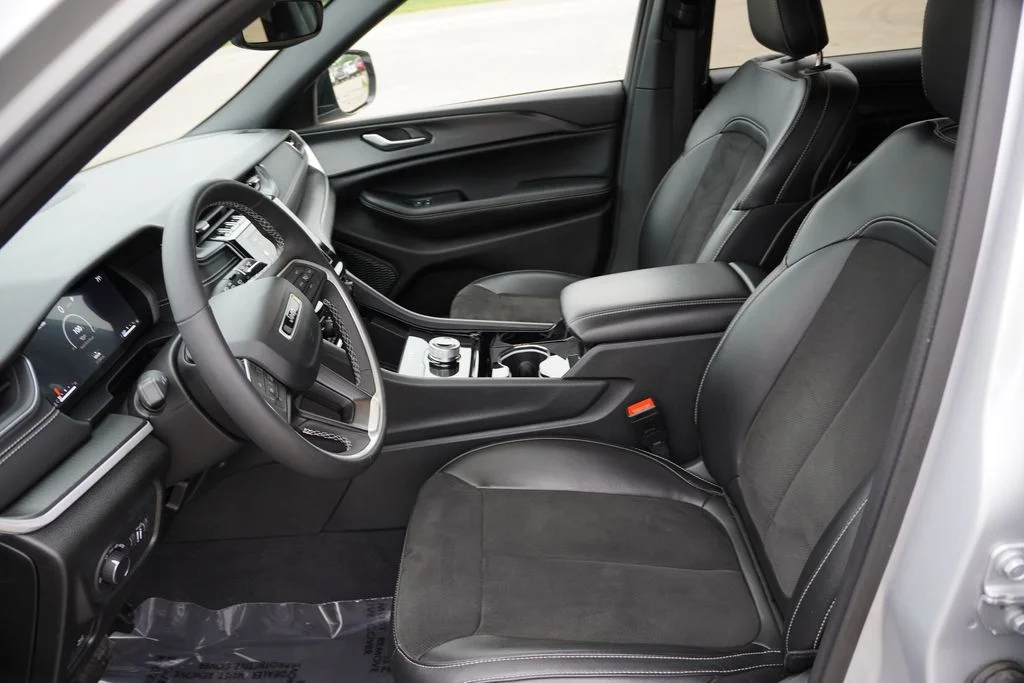 Certified Used 2023 Silver Jeep Altitude image 15