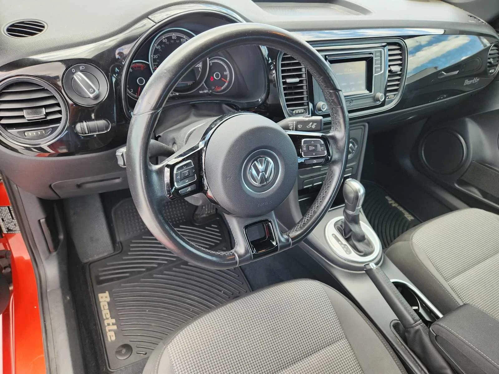 Used 2018 Habanero Orange Metallic Volkswagen S image 24