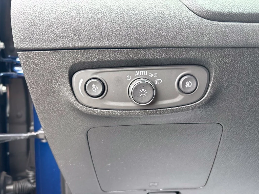 Used 2023 Blue Buick Essence image 25