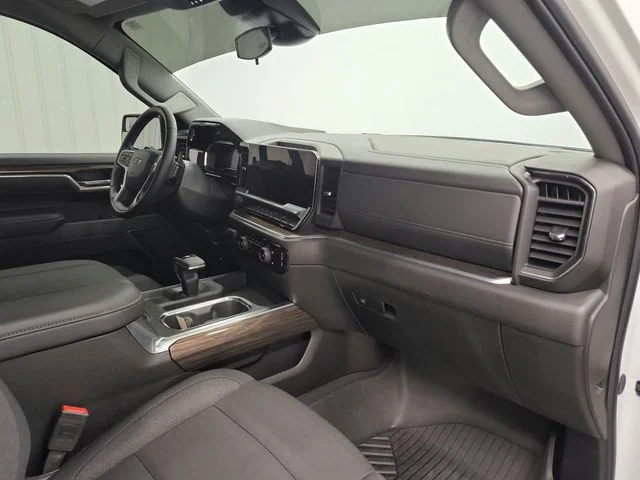 Used 2025 White Chevrolet RST image 39