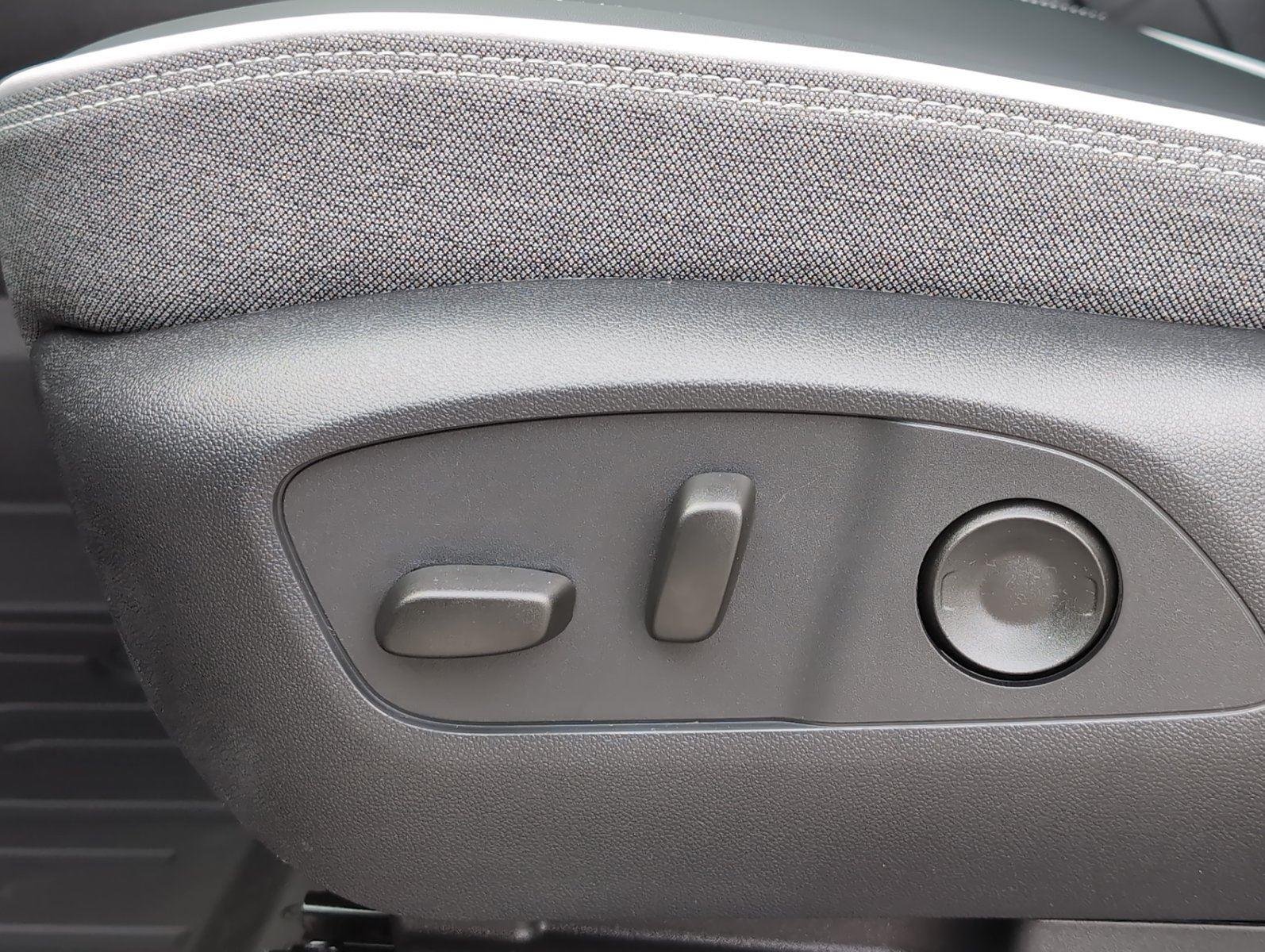 New 2026 Summit White GMC Elevation Standard Range image 18