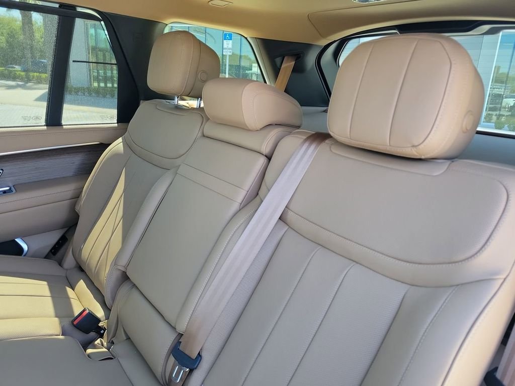 New 2026 Carpathian Grey Land Rover SE image 15