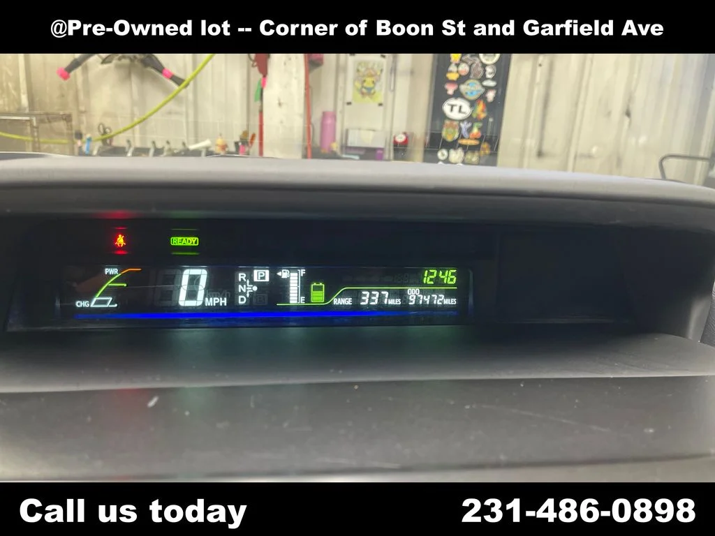 Used 2014 Silver Toyota Three image 21