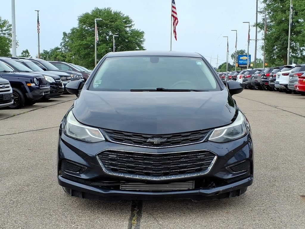 Used 2018 Chevrolet Cruze LT with VIN 1G1BE5SM4J7114950 for sale in Howell, MI