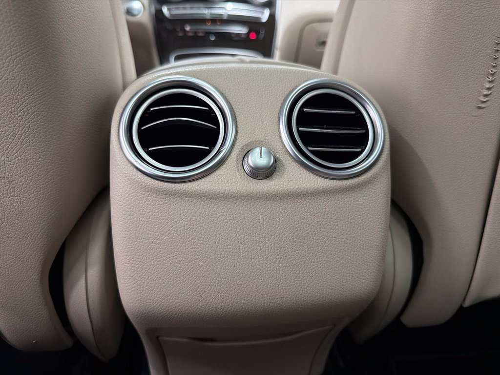 Used 2016 White Mercedes-Benz GLC 300 image 23