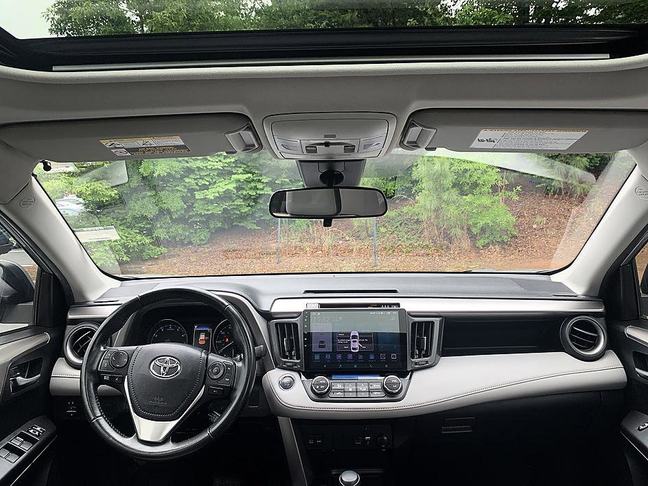 Used 2018 Silver Sky Metallic Toyota XLE image 18