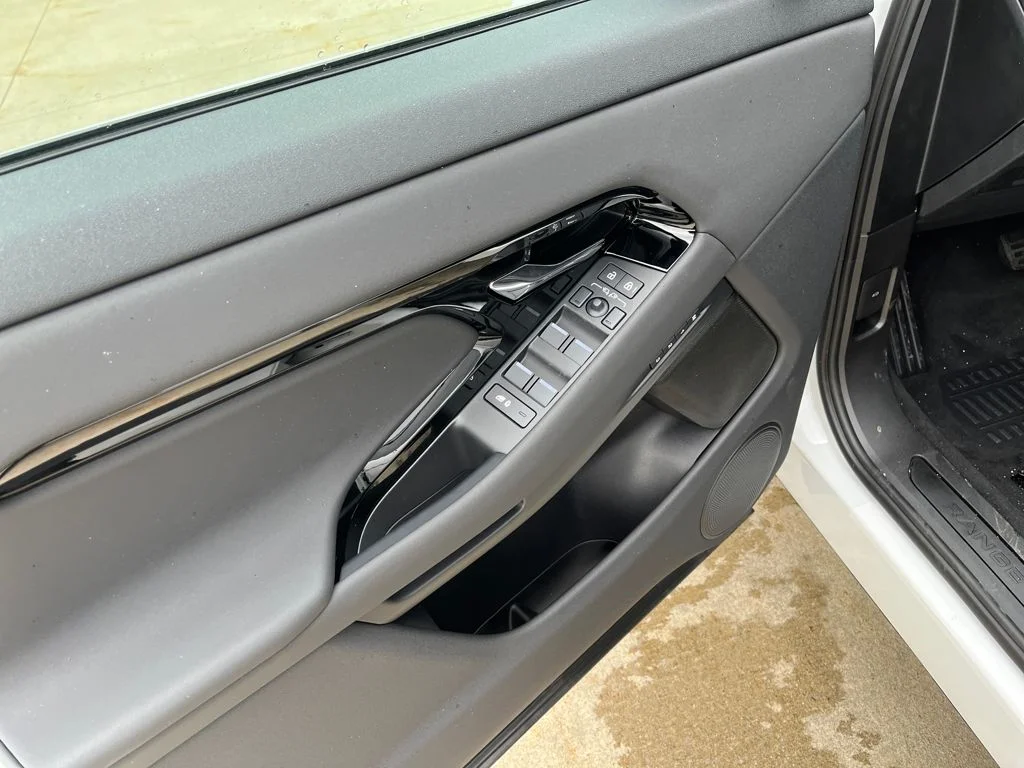New 2026 Fuji White Land Rover S image 11