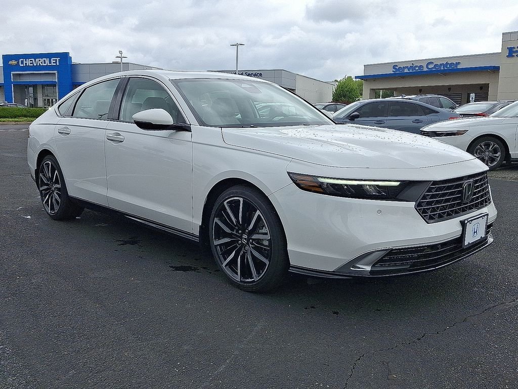 New 2026 Platinum White Pearl Honda Touring Hybrid image 2