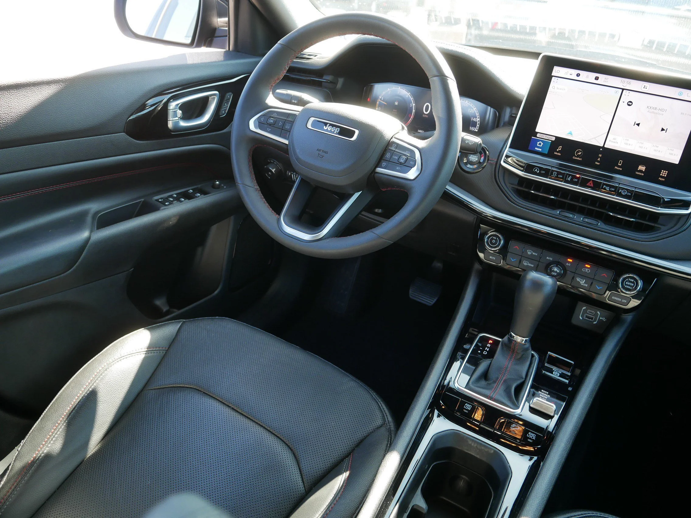 Used 2025 Hydro Blue Pearlcoat Jeep Trailhawk image 9
