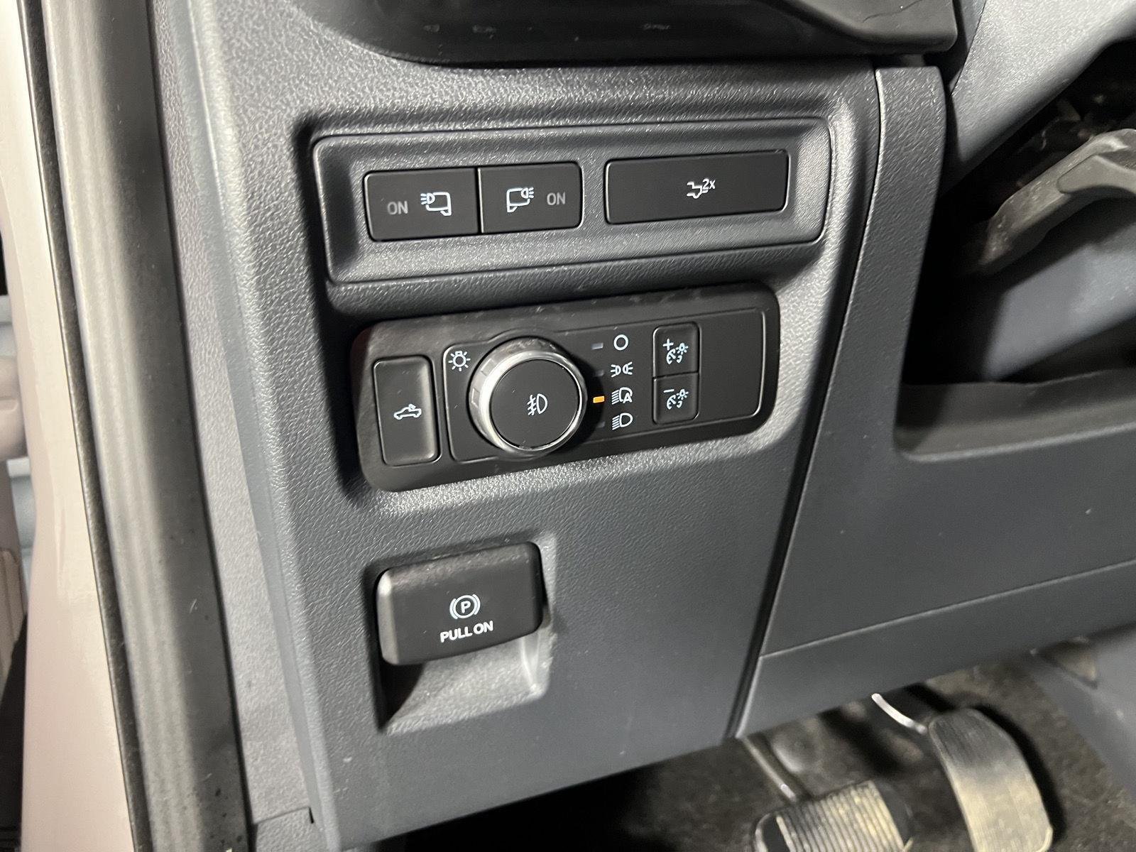 Used 2022 Oxford White Ford XLT image 11