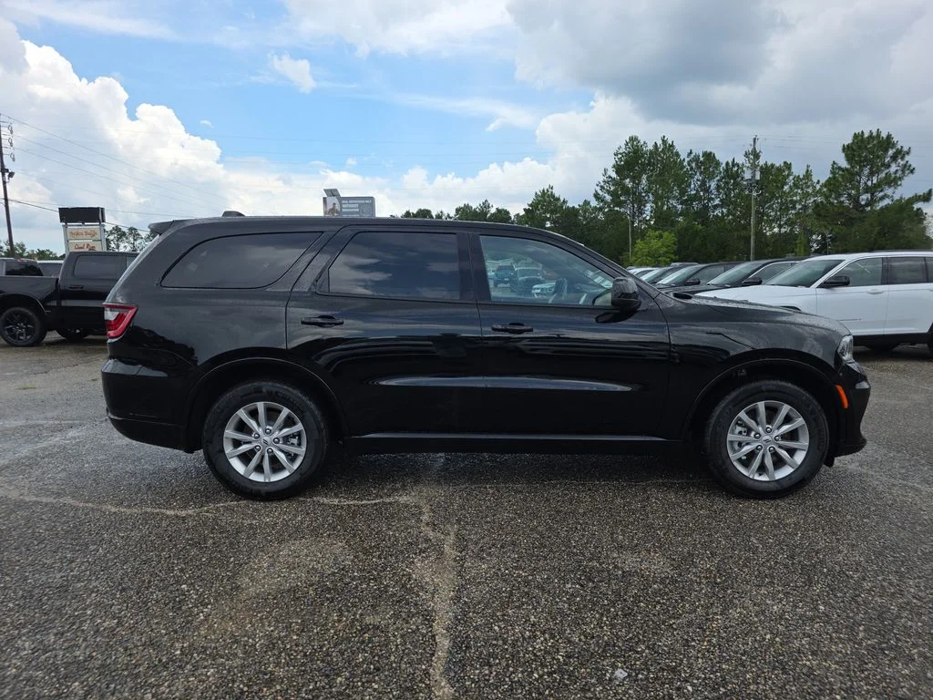 New 2026 Diamond Black Clear-Coat Exterior Paint Dodge GT image 7