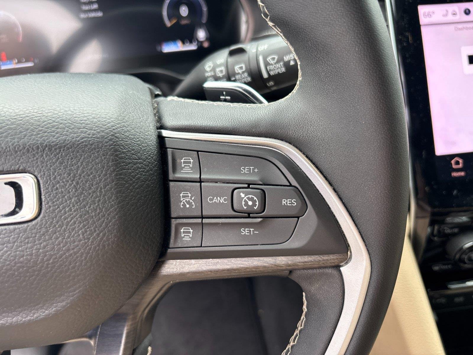 Used 2024 Baltic Gray Metallic Clearcoat Jeep Limited image 19