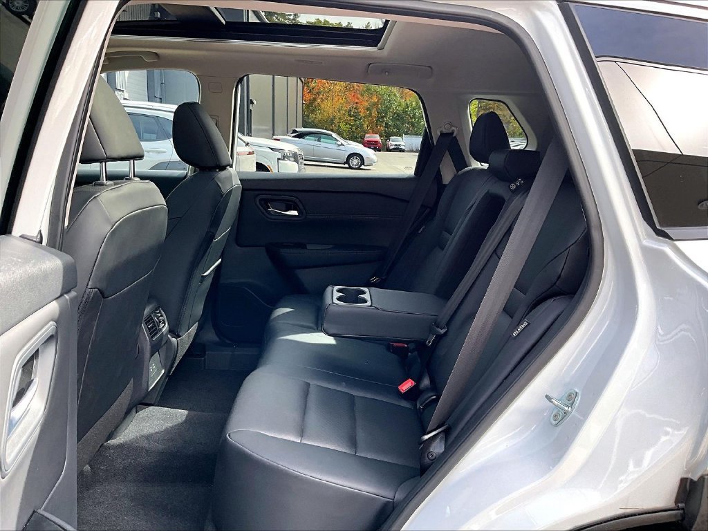 Used 2026 White Nissan Dark Armor image 15