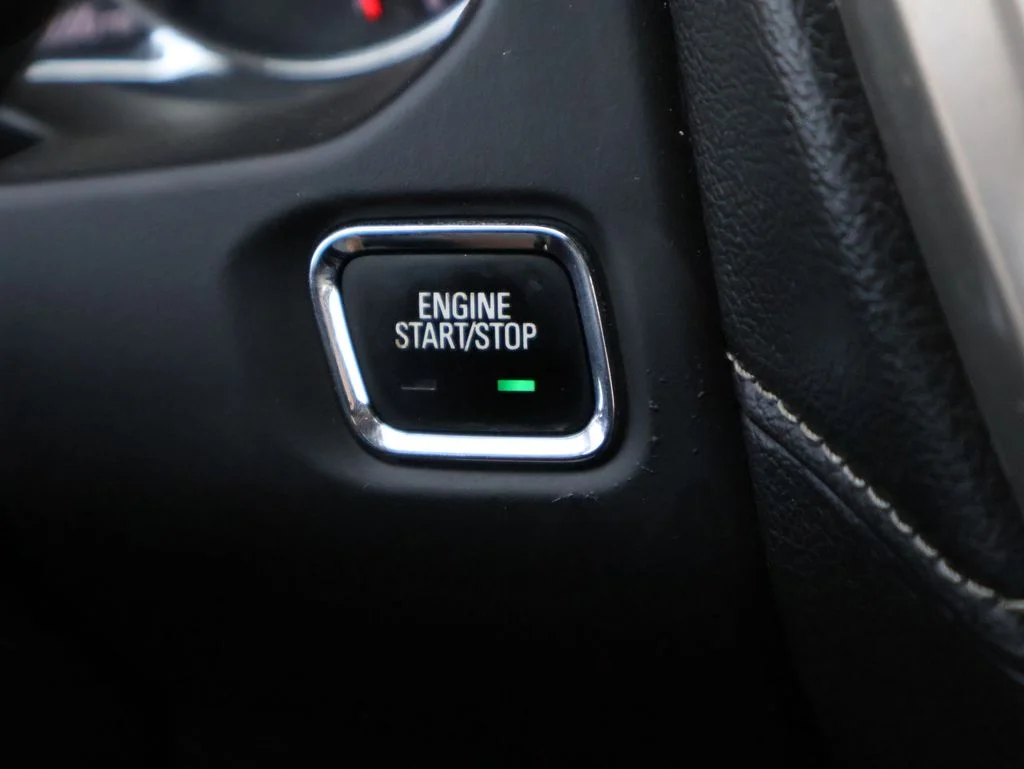 Used 2017 White GMC Denali image 34
