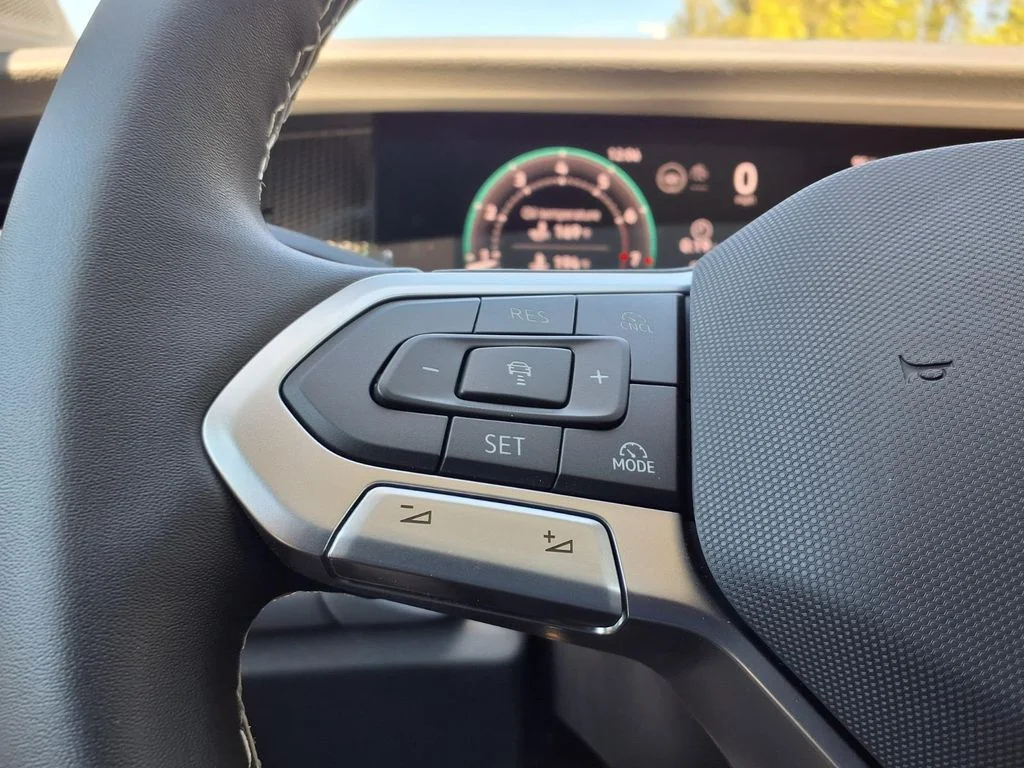 New 2026 Platinum Gray Metallic Volkswagen 2.0T SE image 13