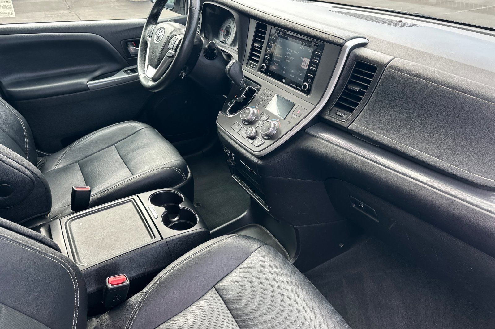 2020 Toyota Sienna SE - Photo 17