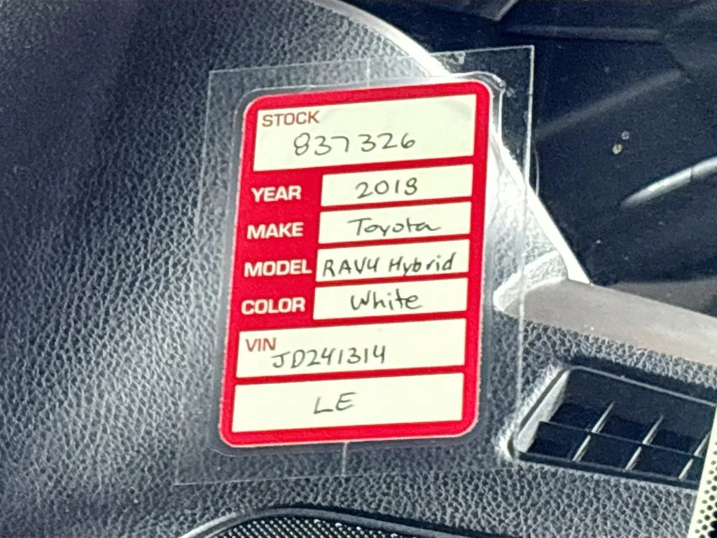 Used 2018 White Toyota LE image 24