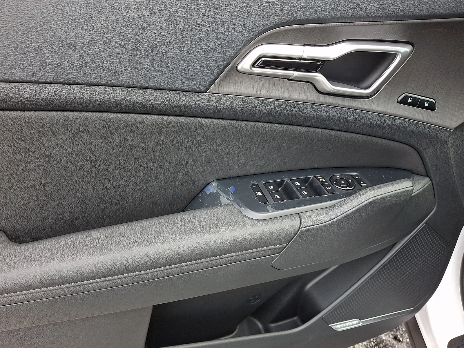 New 2027 White Kia X-Line image 12