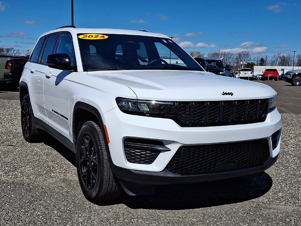 Certified Used 2024 Bright White Clearcoat Jeep Altitude X image 2