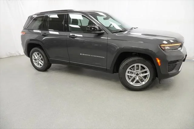 New 2026 Baltic Gray Metallic Clear-Coat Exterior Paint Jeep Laredo X image 9