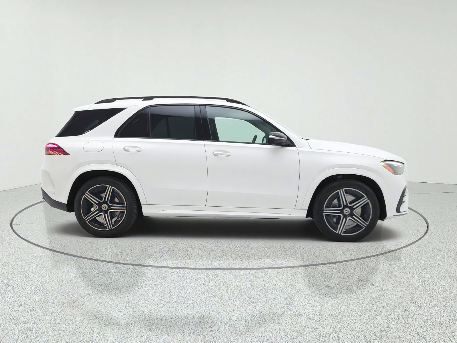 New 2026 MANUFAKTUR Moonlight White Magno Mercedes-Benz GLE 450 4MATIC® SUV image 25