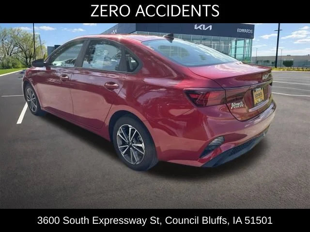 Used 2023 Red Kia LXS image 6