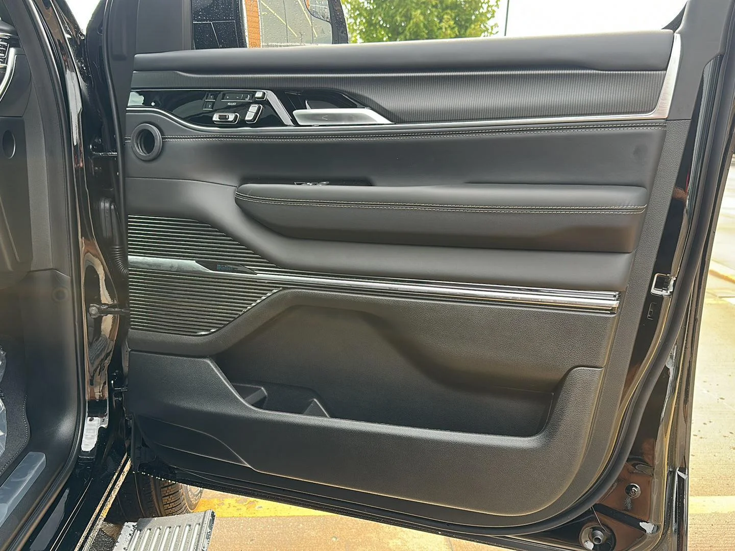 New 2026 High Gloss Black Jeep Summit Obsidian image 42