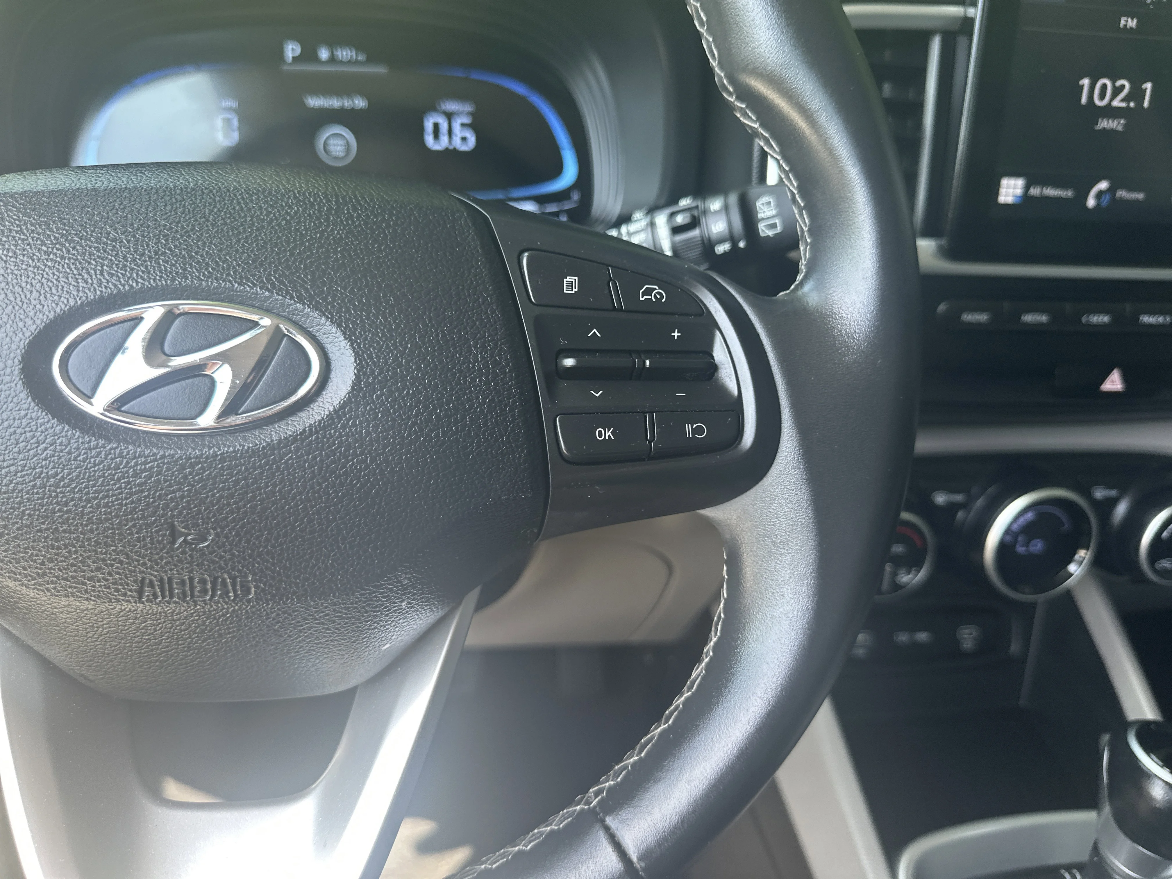 Used 2025 Onyx Black Hyundai SEL image 12