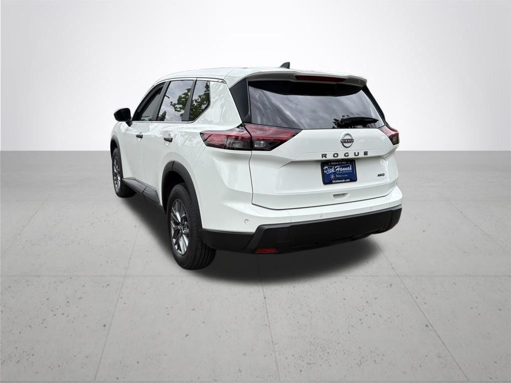Used 2024 White Nissan S image 4