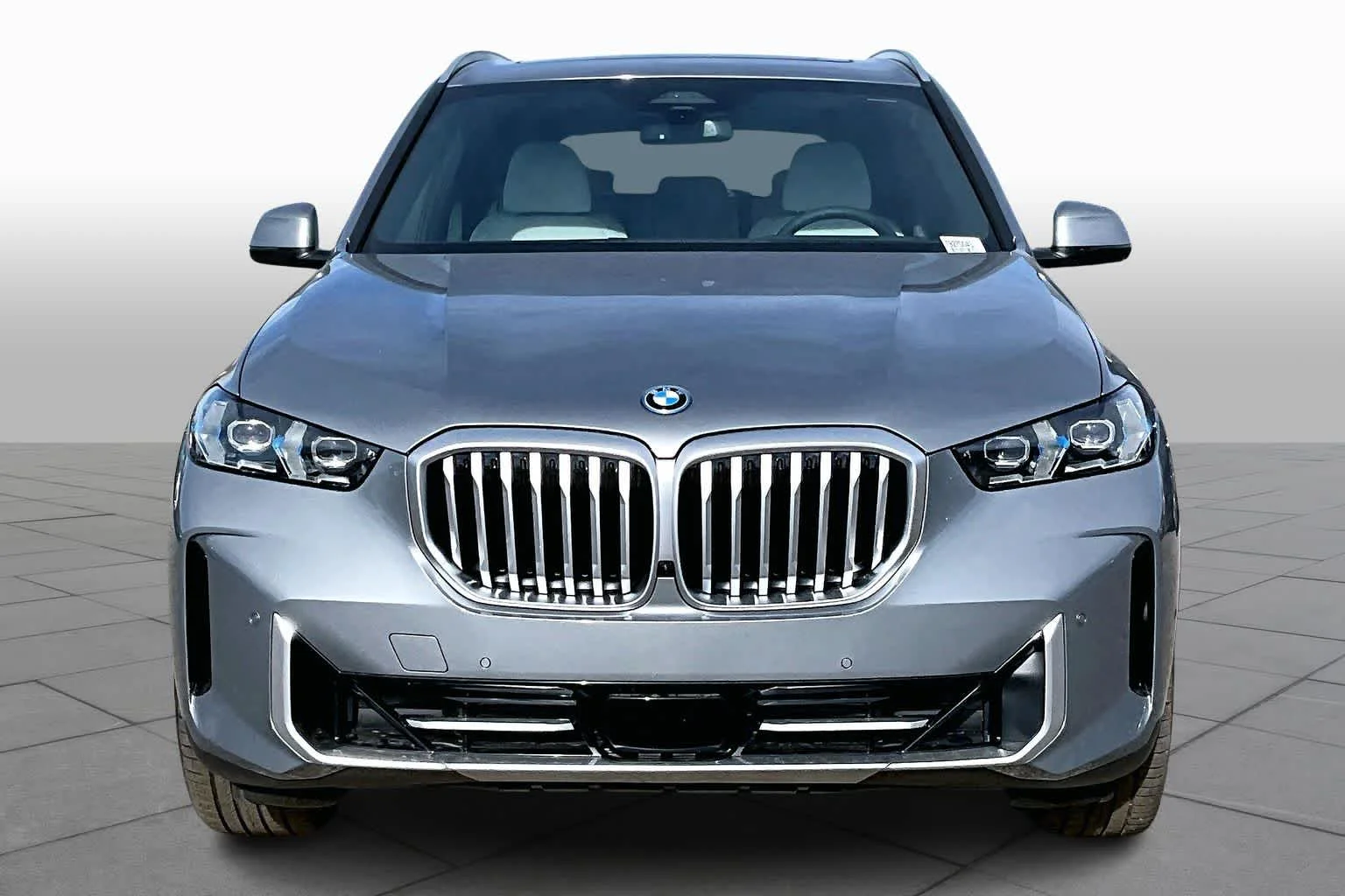 New 2026 Skyscraper Grey Metallic BMW xDrive50e image 3