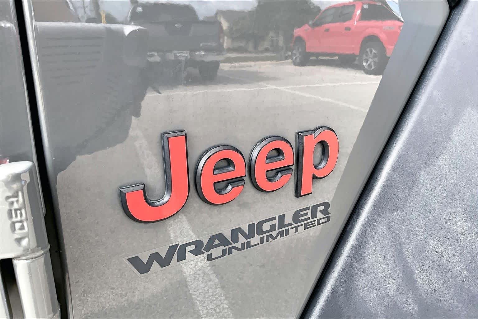 Used 2020 Sting-Gray Clearcoat Jeep Sport Altitude image 31
